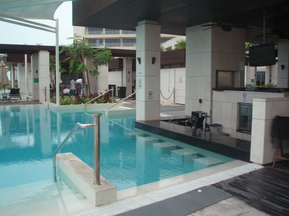 Poolbar Crowne Plaza Hotel Yas Island