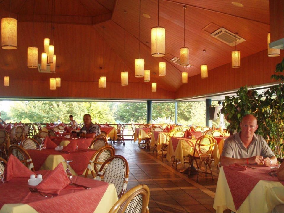 flora restaurant Le Jardin Resort