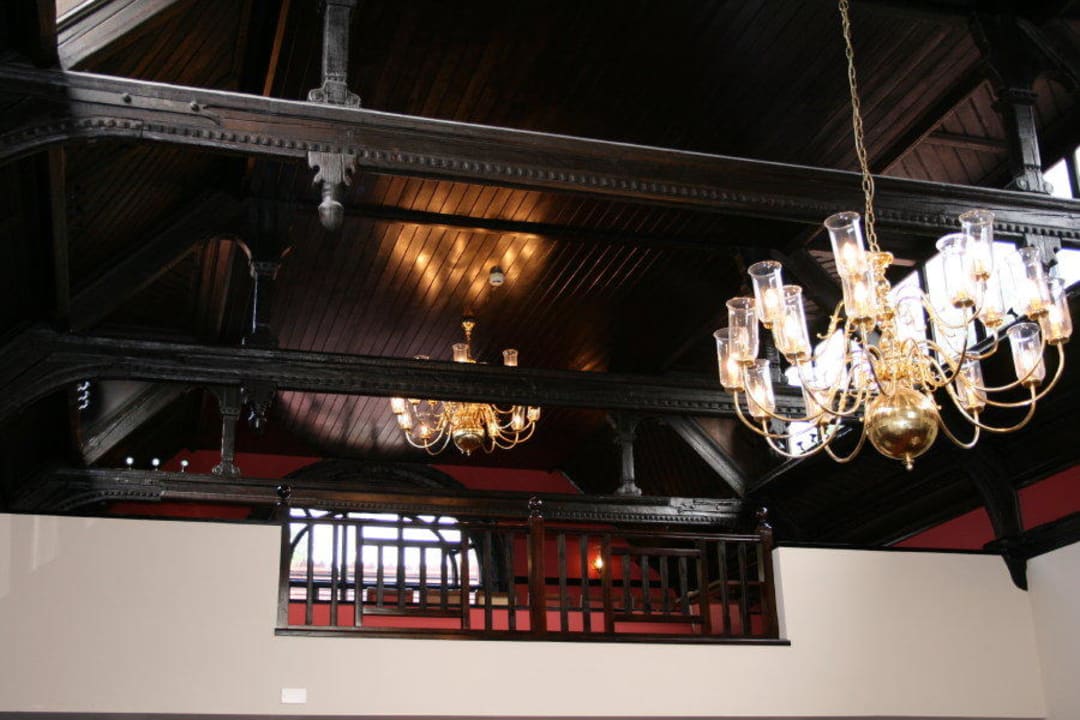 Empore im Restaurant Redwood Hotel & Country Club