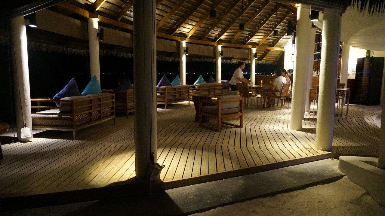 Lobby Bar Centara Ras Fushi Resort & Spa Maldives