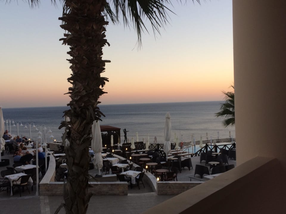 Blick vom Balkon Abend Hotel Kalithea Horizon Royal