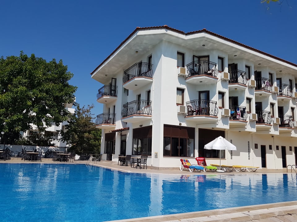 Außenansicht Hotel Area