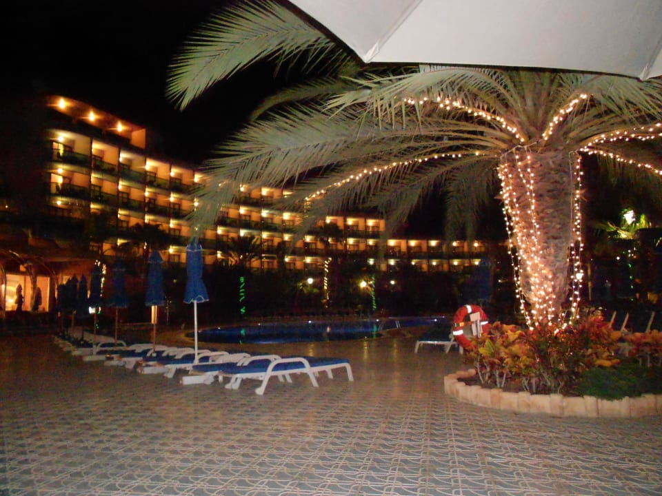 Poolanlage bei Nacht MUR Hotel Faro Jandia & Spa Fuerteventura