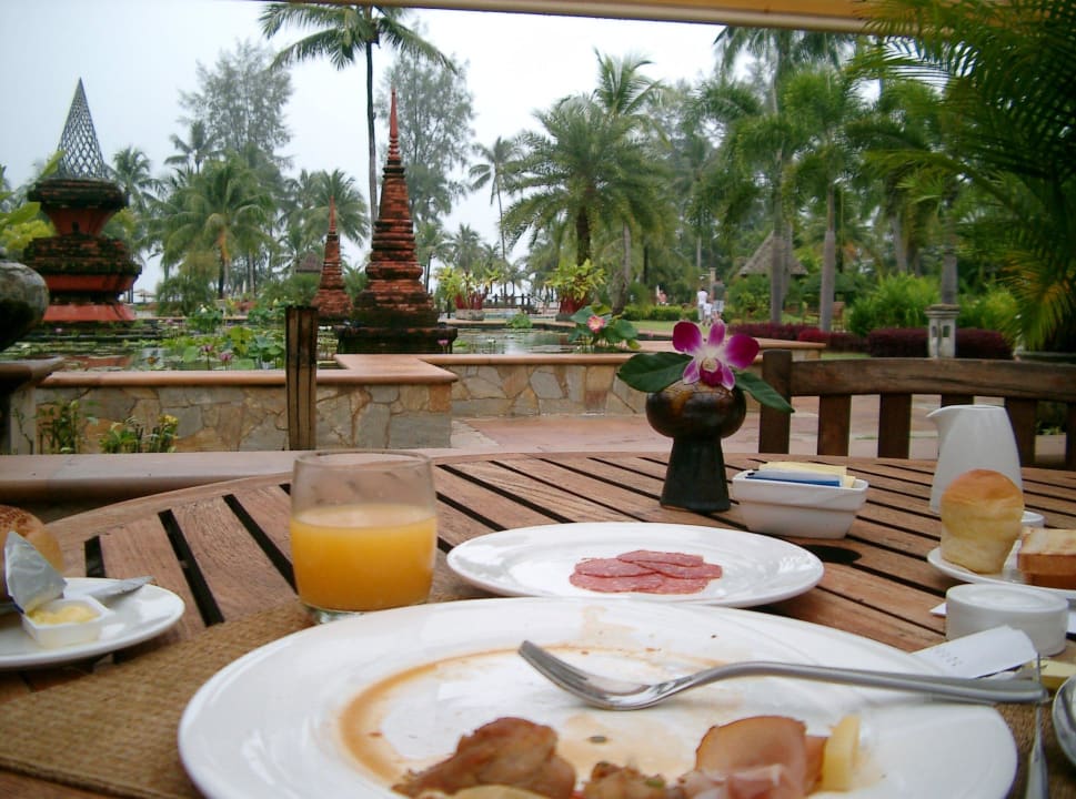 Frühstück mit tollem Blick auf den Garten ROBINSON KHAO LAK