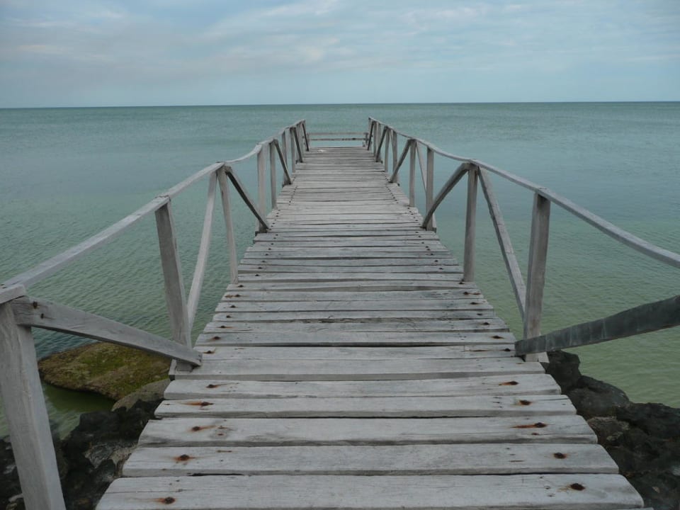 Ein Steg vom Hotel ins Meer Hotel Tucan Siho Playa