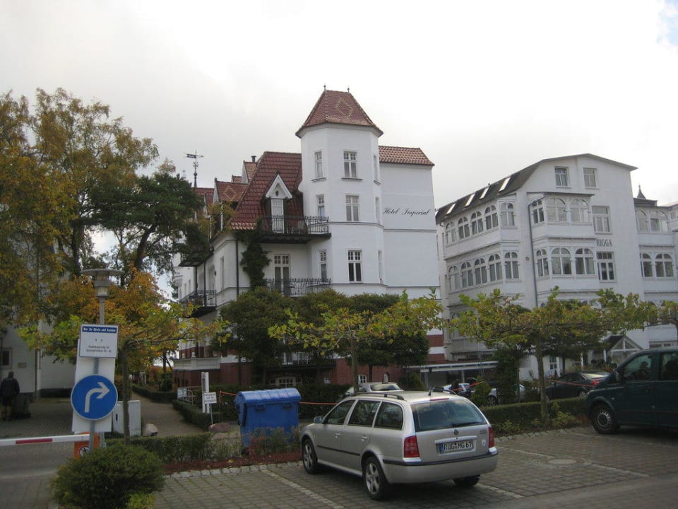 Das Hotel von der Straßenseite aus aufgenommen Hotel Imperial Binz