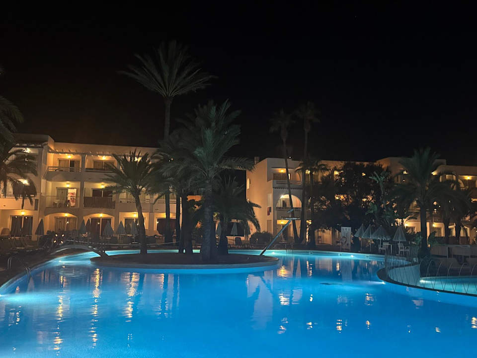 Pool Calimera Fido Gardens