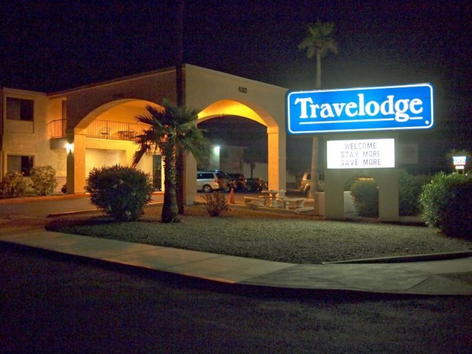 Hotelzufahrt Hotel Lake Havasu Travelodge