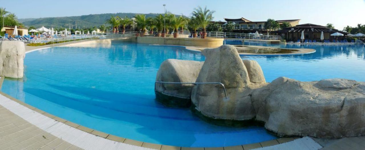 Panorama Poollandschaft Falkensteiner Club Funimation Garden Calabria