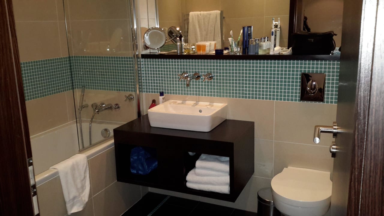 Großes modernes Bad Red & Blue Design Hotel Prague