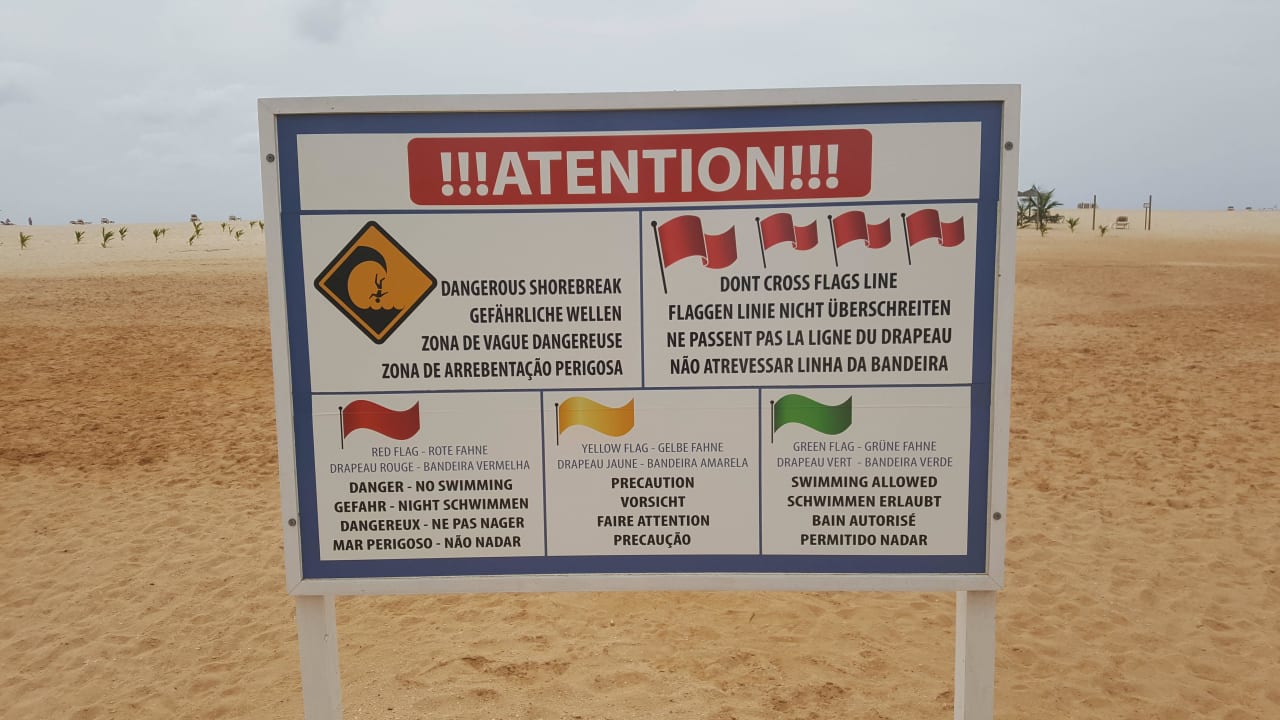 Bei uns war nur die Rote oben Hotel Riu Touareg