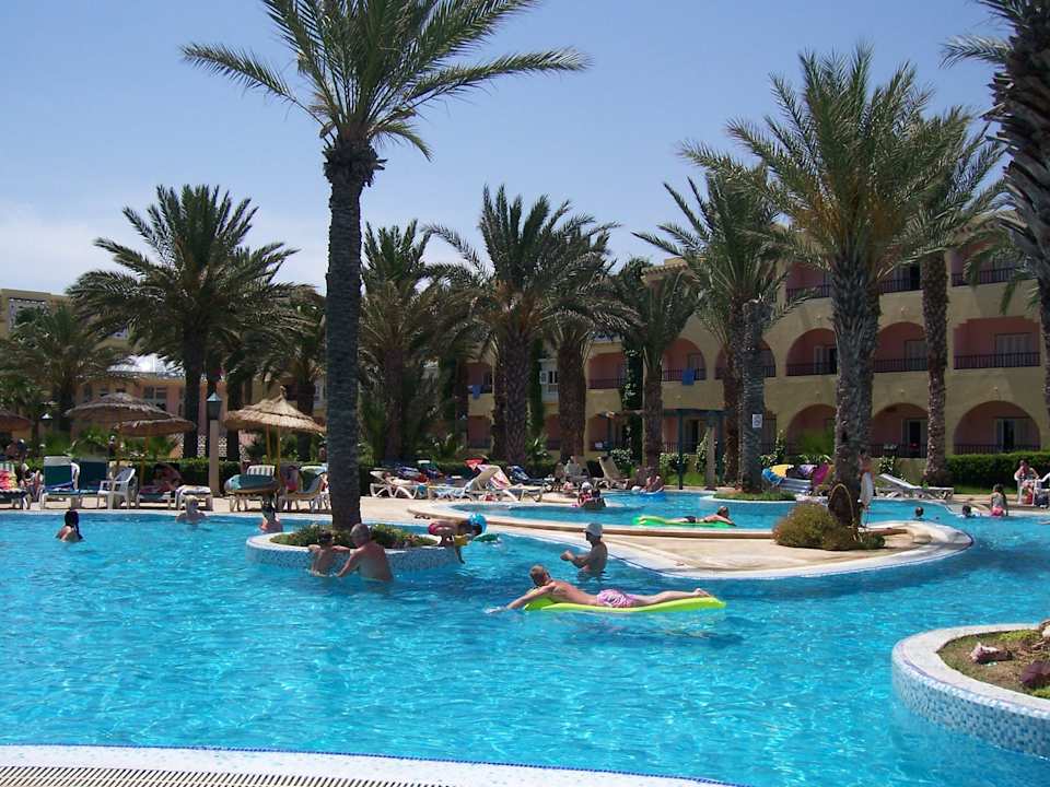 Grosse und schöne Poolanlage Houda Golf & Beach Club