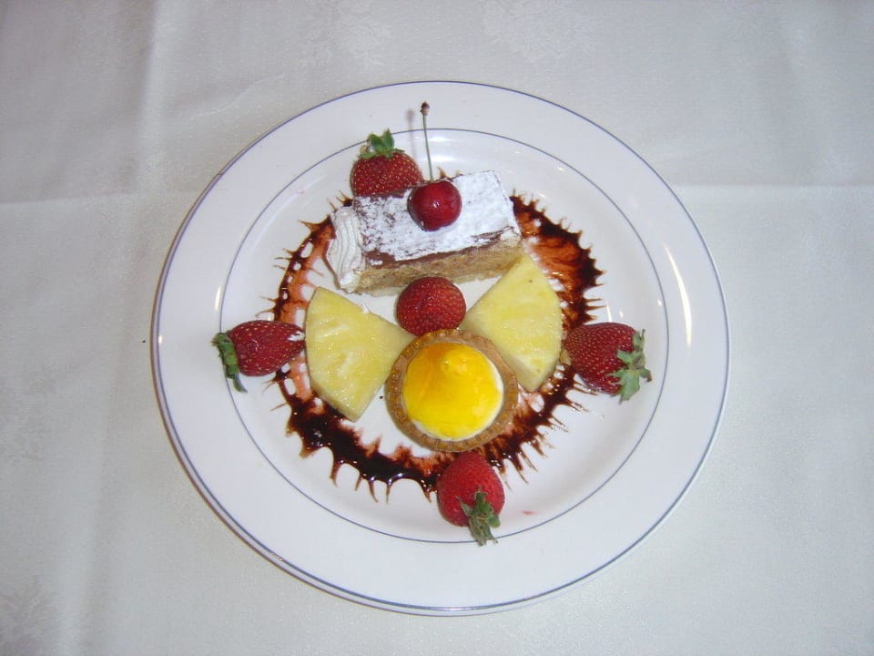 Nachtisch im Ala - carte - Restaurant Hotel Kalithea Horizon Royal