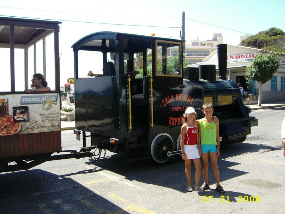 Bimmelbahn vorm Hotel R2 Lago Playa Park