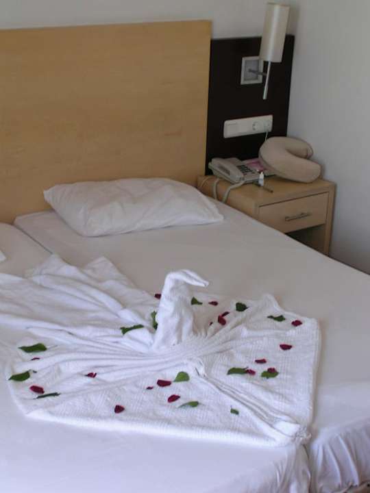 Schön gemachtes Bett Hotel Side Elis