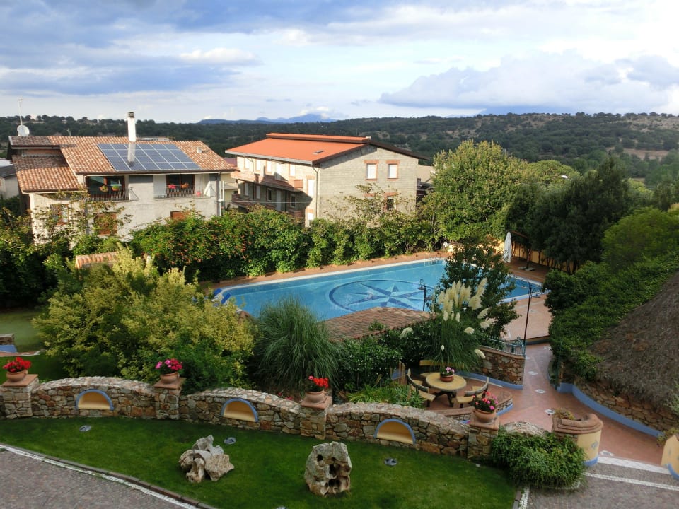 Pool- und Gartenanlage Hotel Cualbu