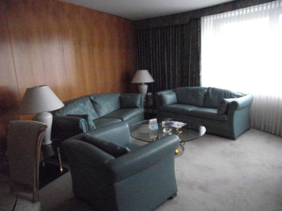Sitzecke in der Suite Maritim Airport Hotel Hannover