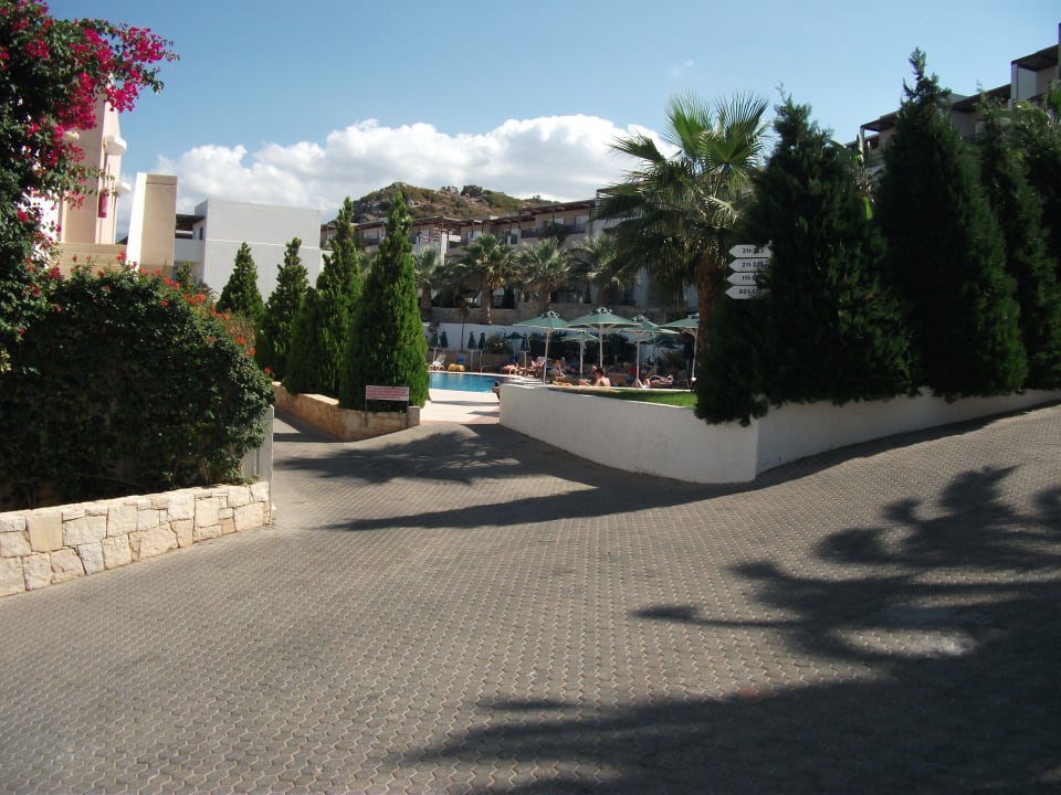 V Grand Hotel Holiday Resort