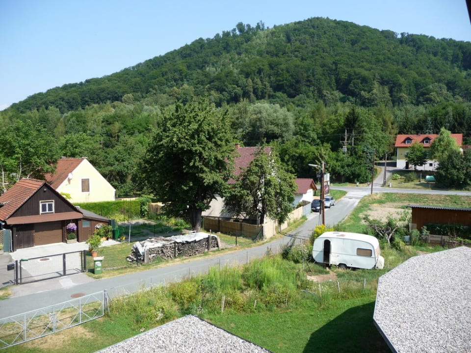Blick aus dem Zimmer zur Straße nach Graz Gasthof Pachler zum Schmiedwirt