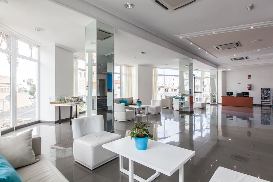 Lobby BLUESEA Lagos de Cesar