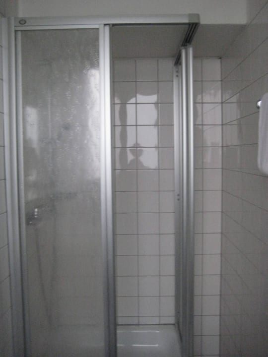 Zimmer / Bad CVJM Hotel & Tagung