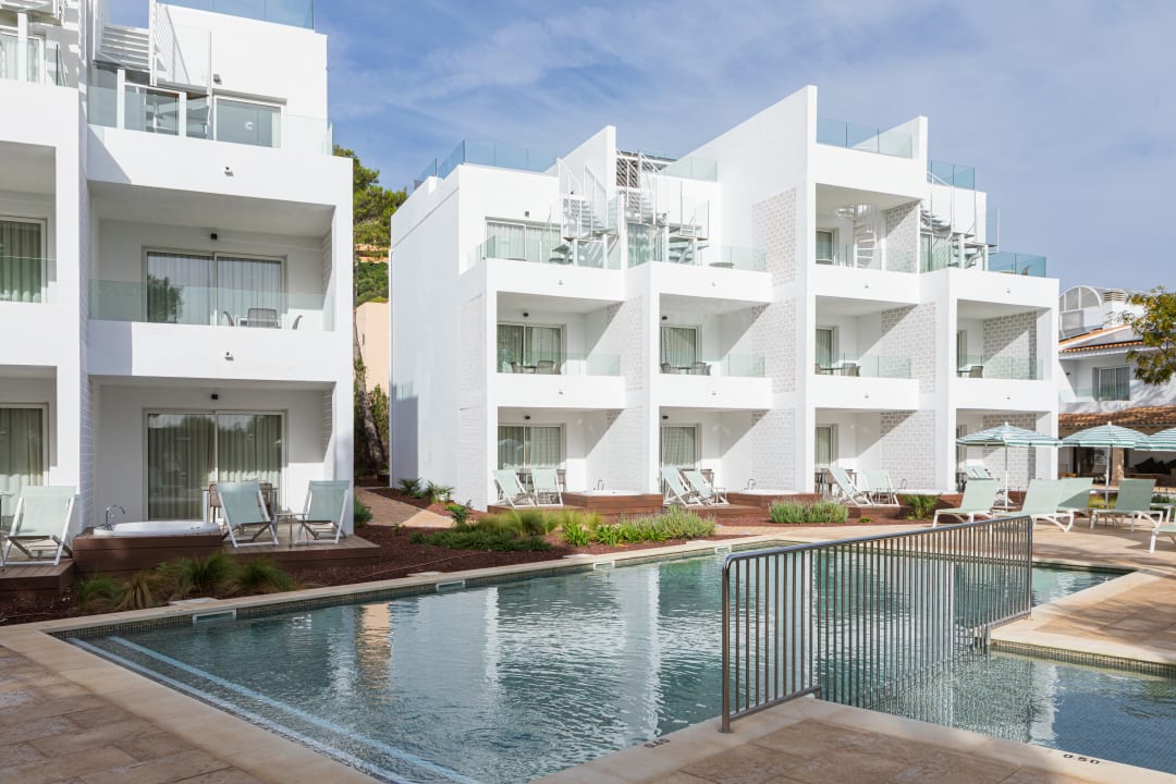 Pool Cabot Las Velas Apartments