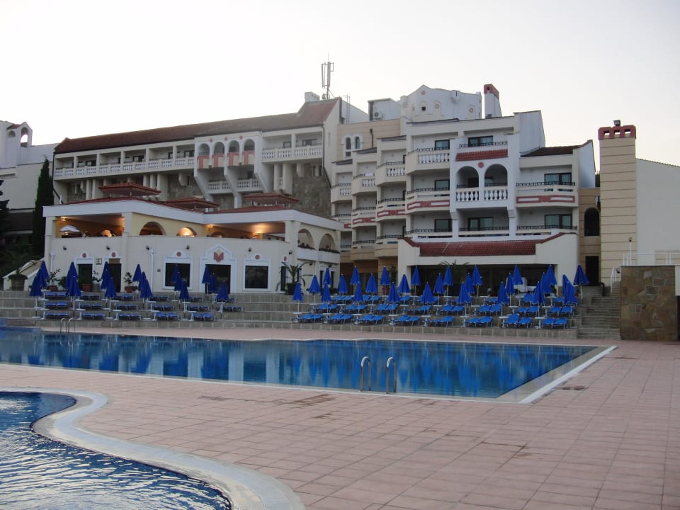 Pool und Haupthaus Duni Royal Pelican Resort