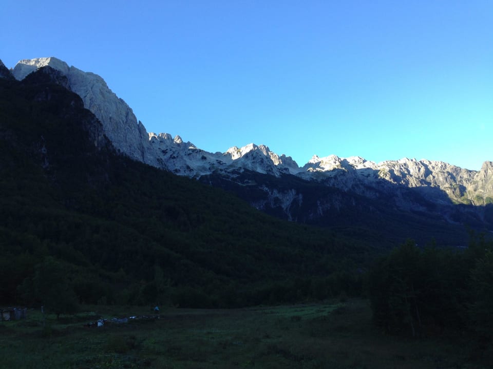 Ausblick auf die Berge am Morgen Hotel Margjeka