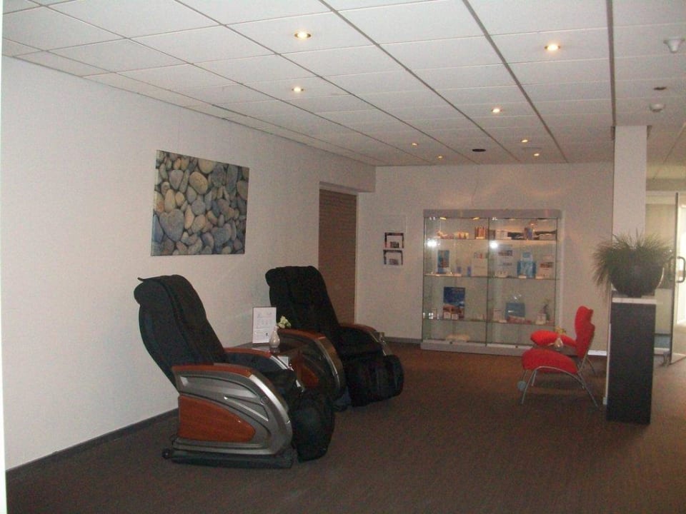 Massagesessel vor Kosmetikstudio Hotel NH Zandvoort