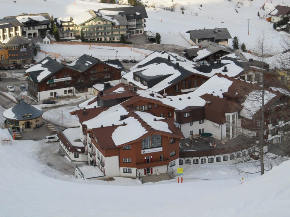 Blick von der Piste am Gamsleiten 1 Hotel Schneider