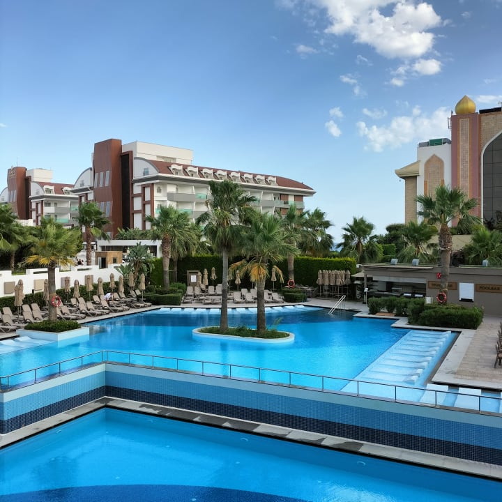 Pool Side Sunport Hotel & Spa