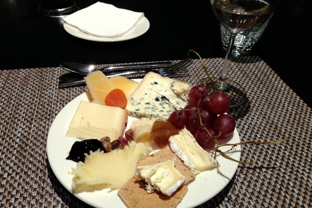 Auswahl vom Abendbüffet Anantara The Palm Dubai Resort