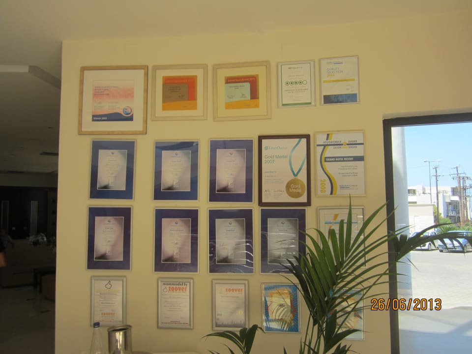 Sooo viele Auszeichnungen ... Grand Hotel Holiday Resort