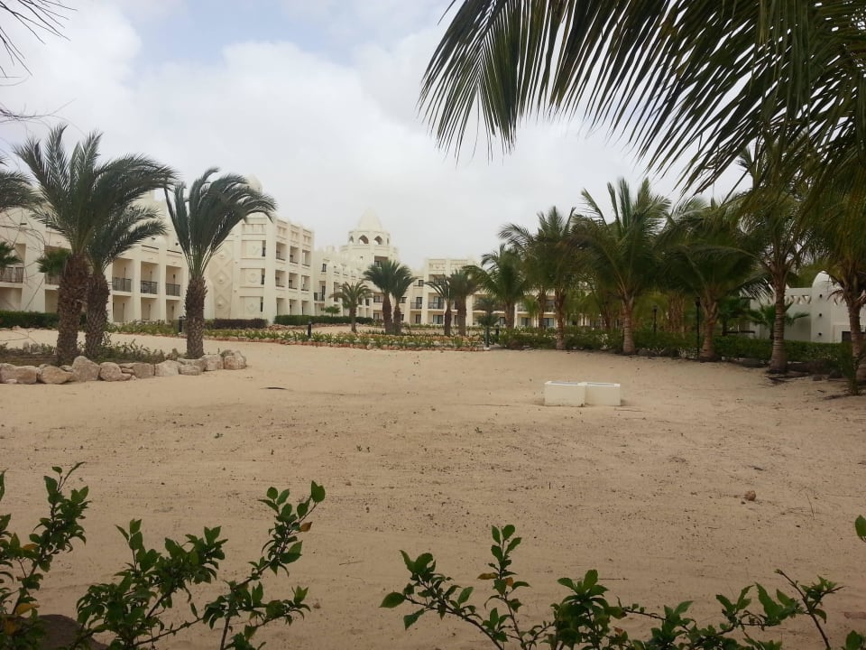 Karg bewachsen Hotel Riu Karamboa