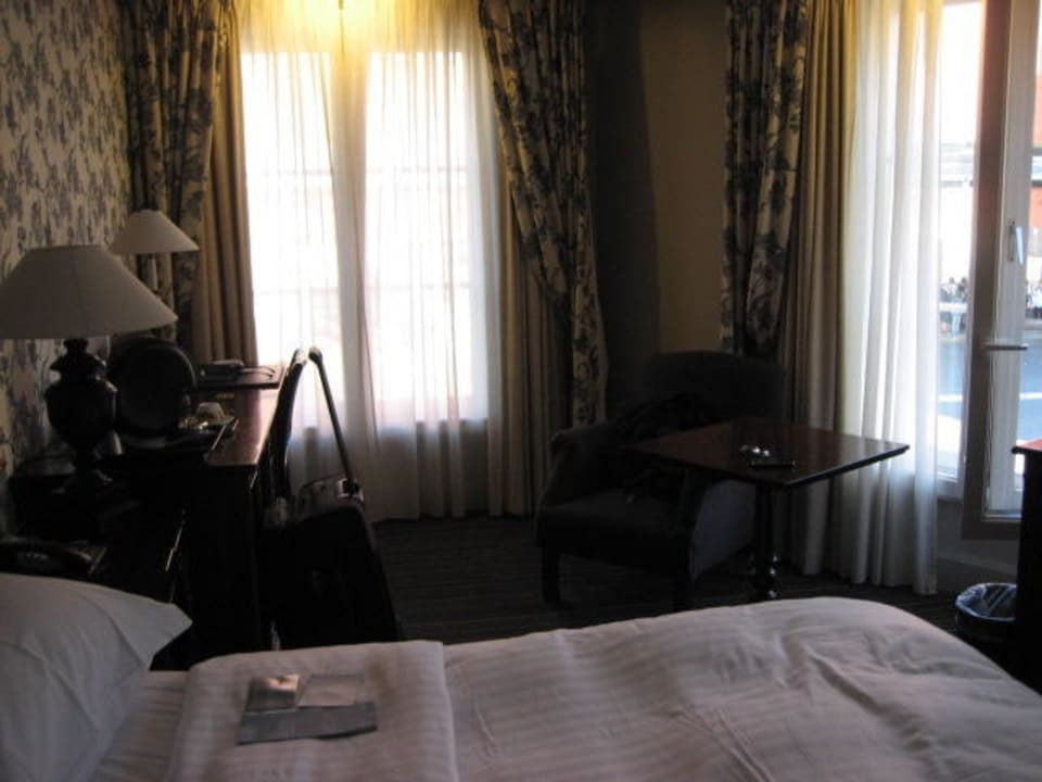 Schreibtisch und Sessel NH Brugge