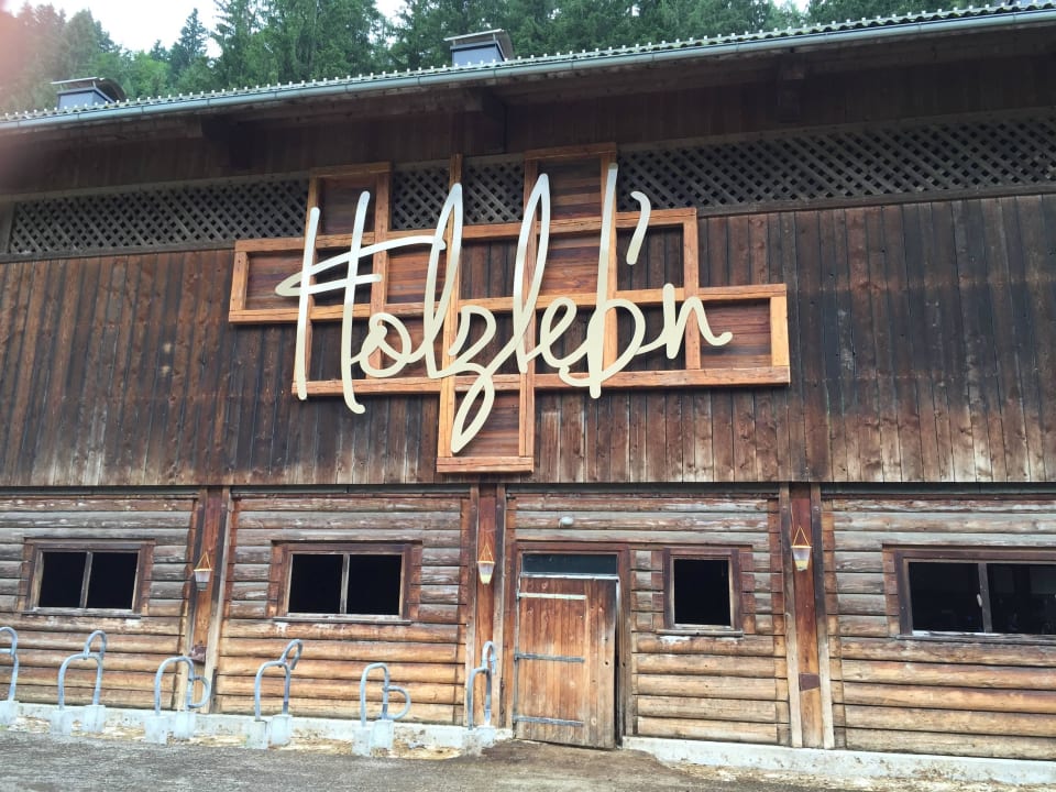 Der Stall mit Scheune  Feriendorf Holzleb'n