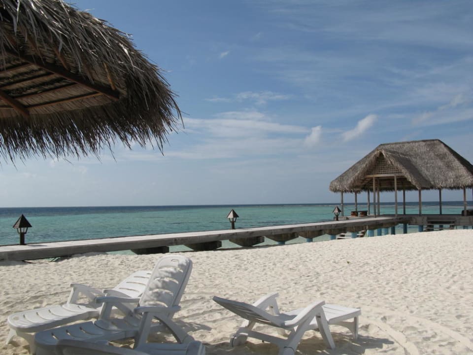 Weiße Liegen Madoogali Resort