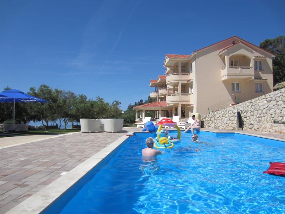 Basen Apartements Lastura