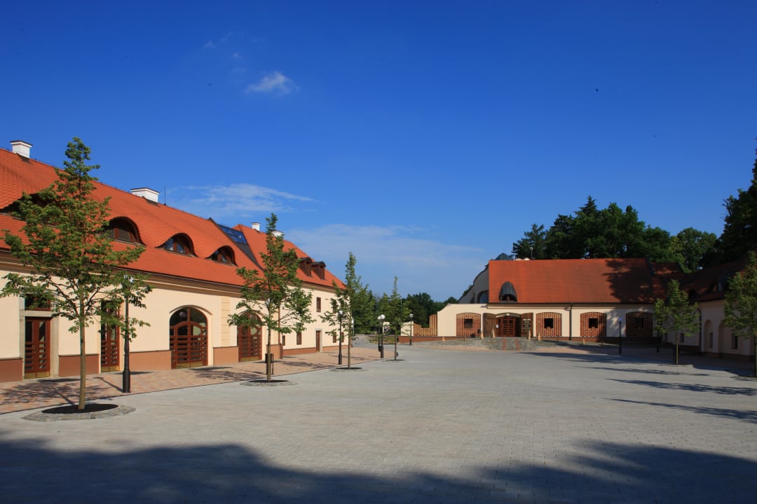 Courtyard Hotel-Chateau Stirin