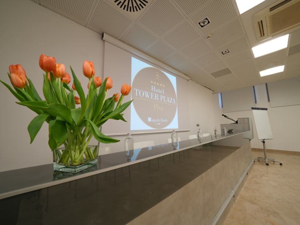 Sonstiges Pisa Tower Plaza