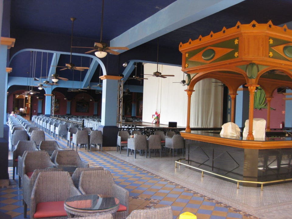 Plätze zur Show Bühne und Bar Hotel Riu Tequila