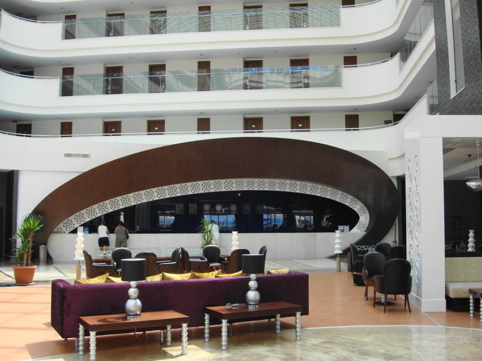 Rezeption in der Lobby Seaden Sea World Resort & Spa