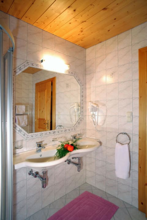 Badezimmer Gästehaus Brantlhof