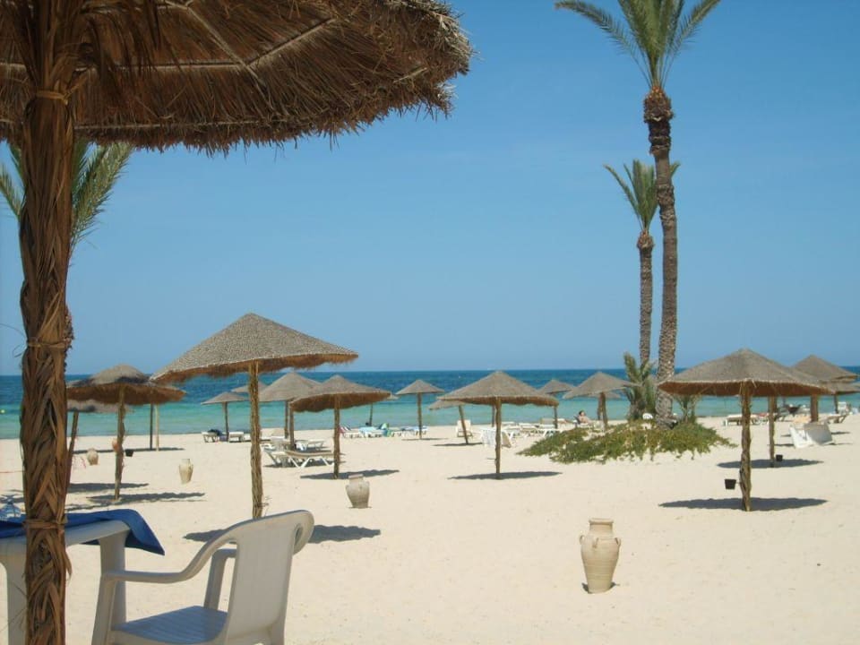 Strand von der Strandbar aus fotografiert Hotel Sangho Club Zarzis