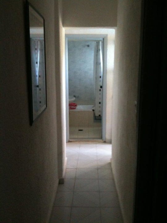 Flur zwischen Schlafzimmer und Bad Elounda Residence Resort & Waterpark