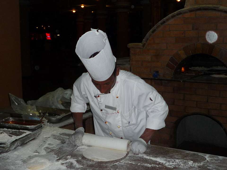 Es gibt leckere Pizza Beach Albatros Resort