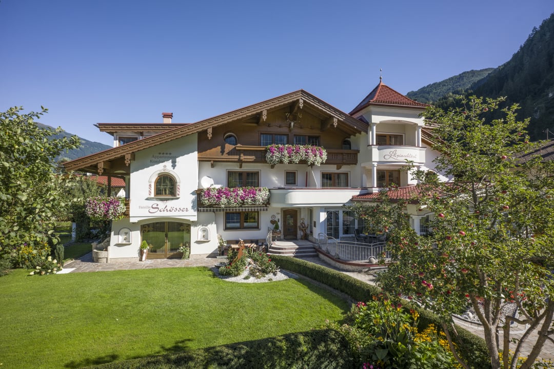 Außenansicht Apartments Alpinschlössl Mayrhofen im Zillertal