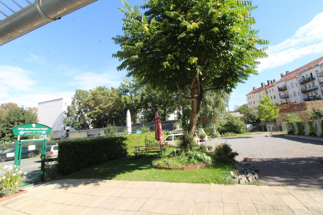 Gartenanlage Space Hotel im Campus der JvP Schule