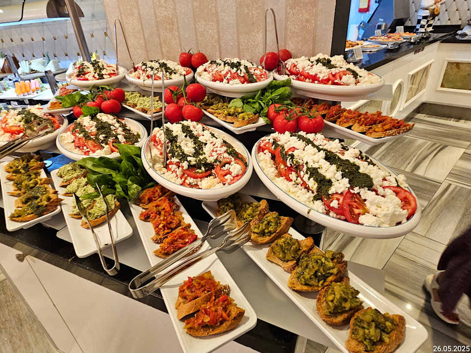 Gastro Azura Deluxe Resort & Spa Hotel