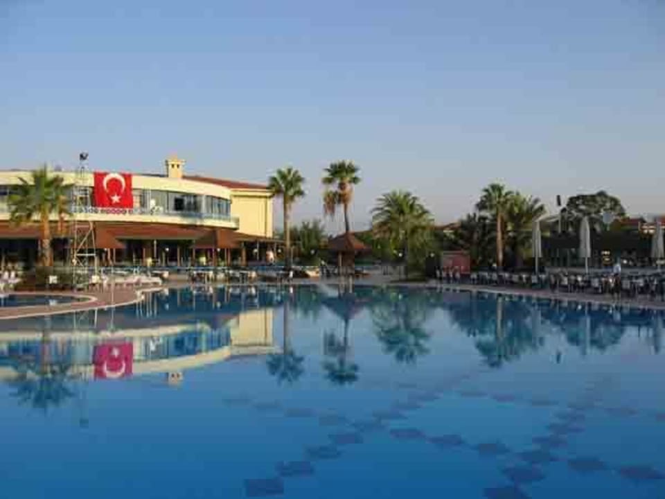 Pool mit Bar Asteria Family Resort Side